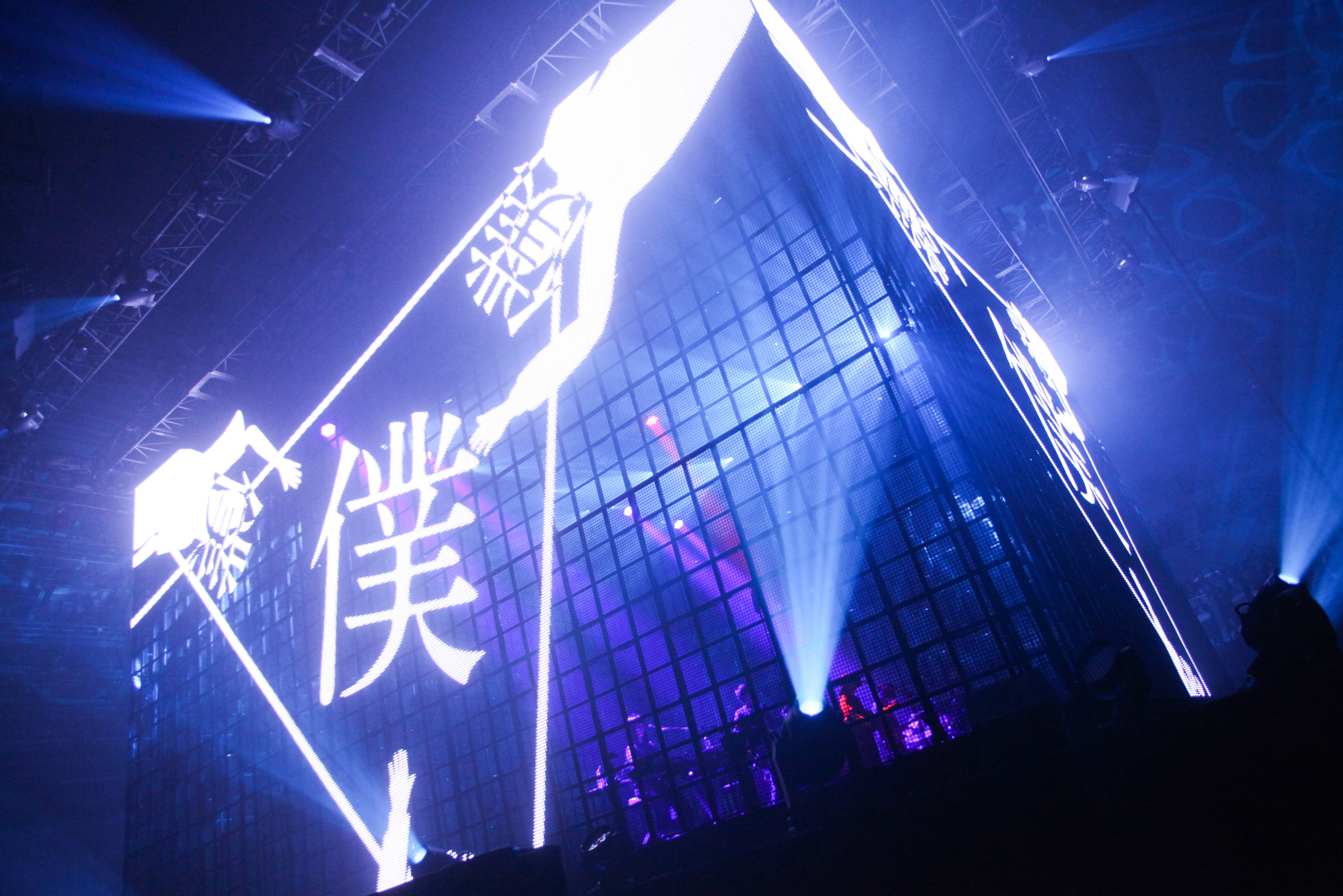 amazarashi武道館公演「朗読演奏実験空間 新言語秩序」のライブ写真